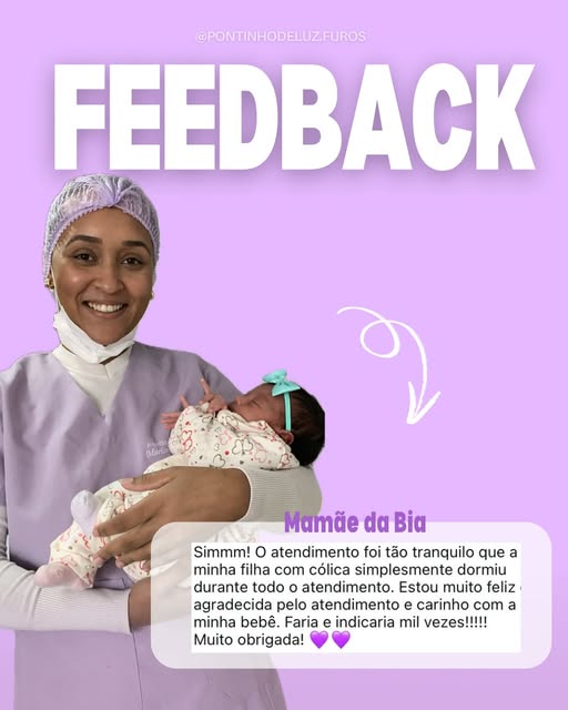 Profissional do Pontinho de Luz com bebê no colo